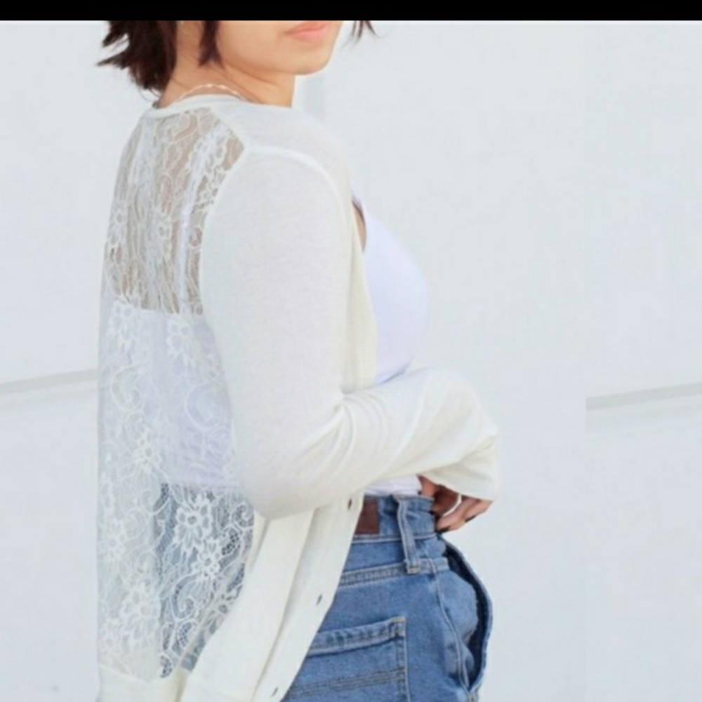Lace back 3 button cardigan